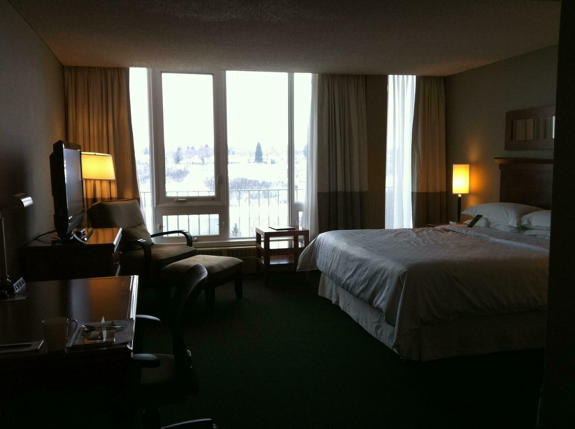 Hotel Four Points By Sheraton Saskatoon Esterno foto