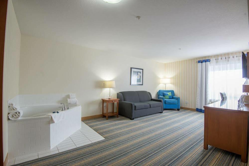 Hotel Four Points By Sheraton Saskatoon Esterno foto